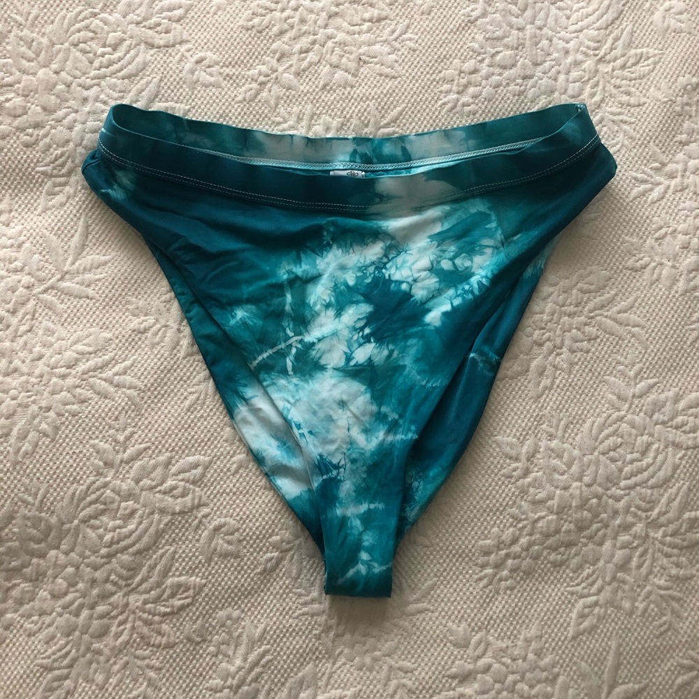 Dippin’ Daisy’s high waisted bikini bottoms